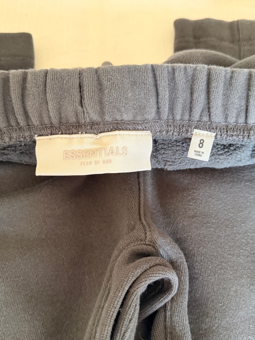 Essentials Fear of God long sleeves and joggers set - Picture 17 of 17